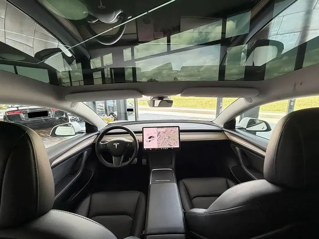 Tesla Model 3 - Thumbnail 11