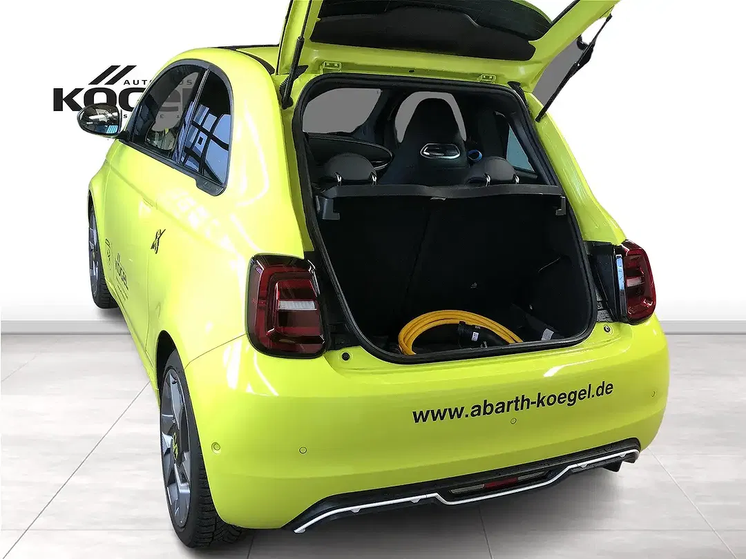 Abarth 500e - Thumbnail 3