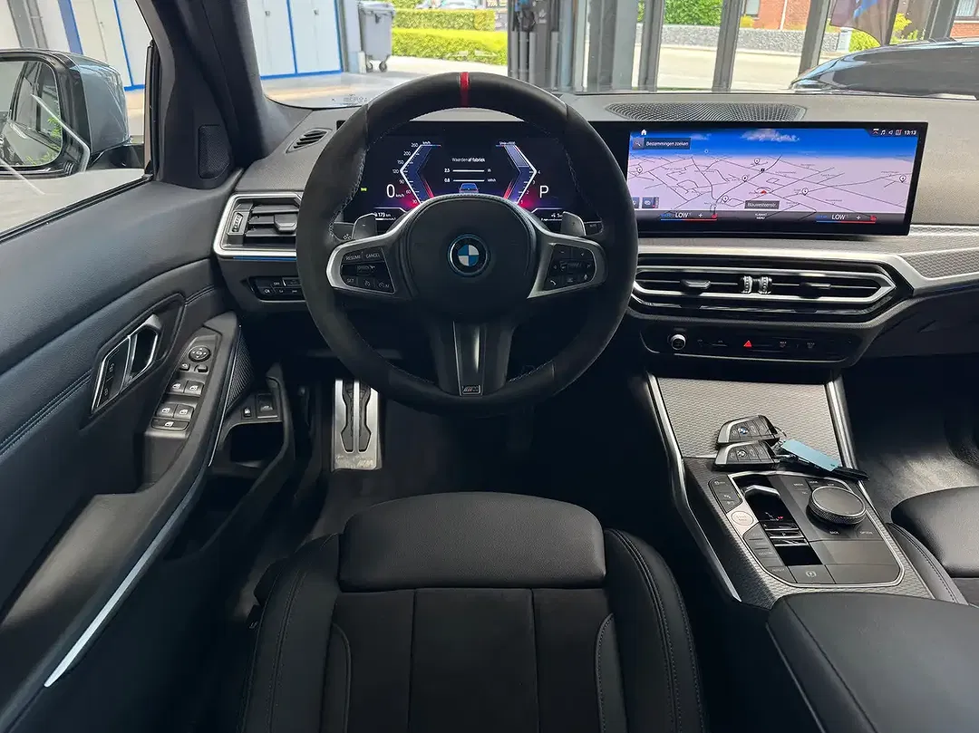 BMW 330 - Thumbnail 5