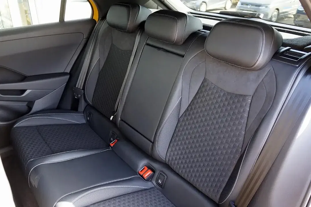 Volkswagen T-Roc - Thumbnail 12