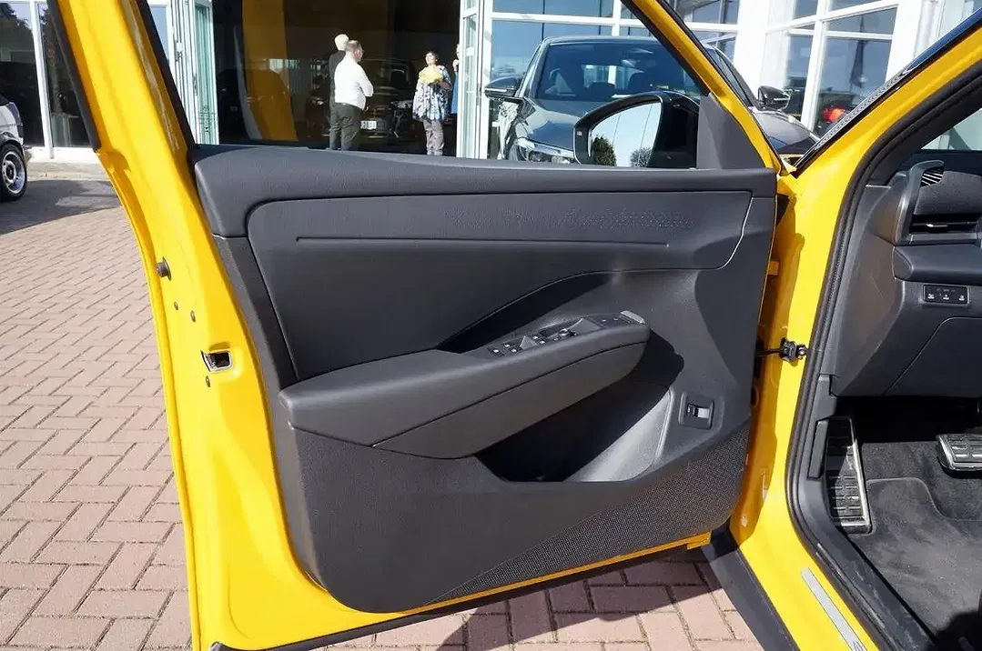 Volkswagen T-Roc - Thumbnail 6