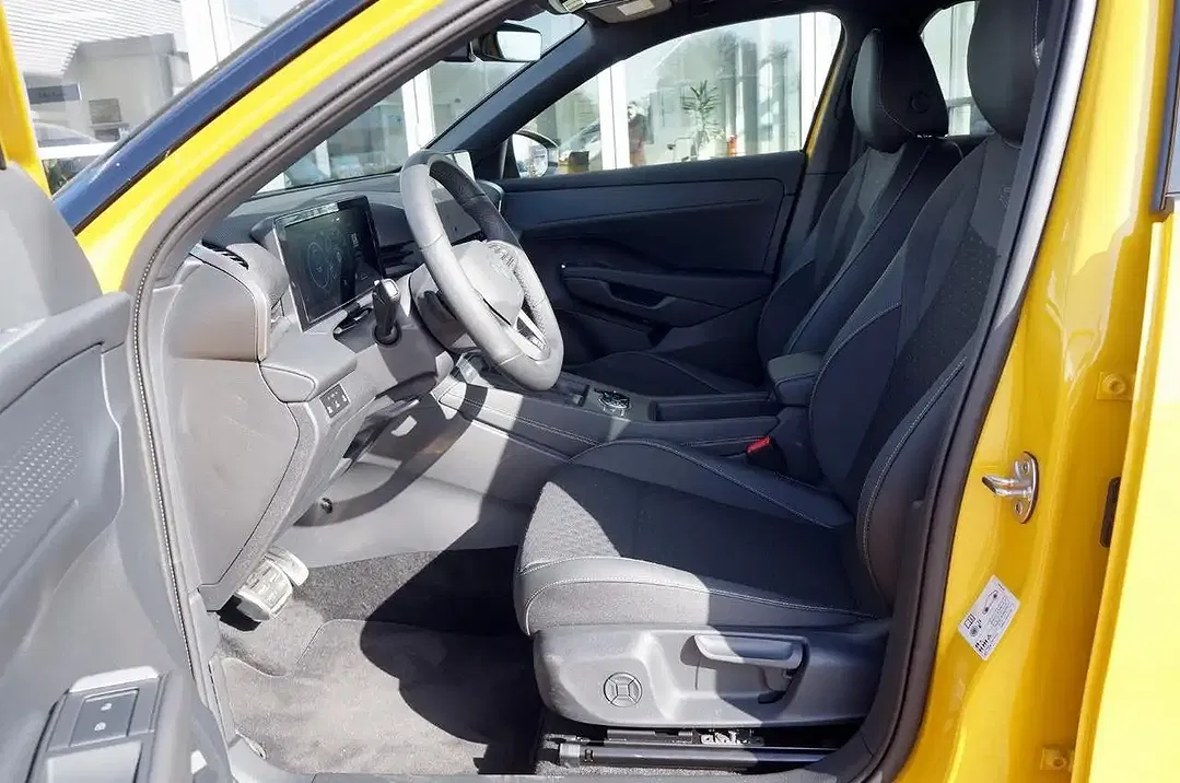 Volkswagen T-Roc - Thumbnail 7