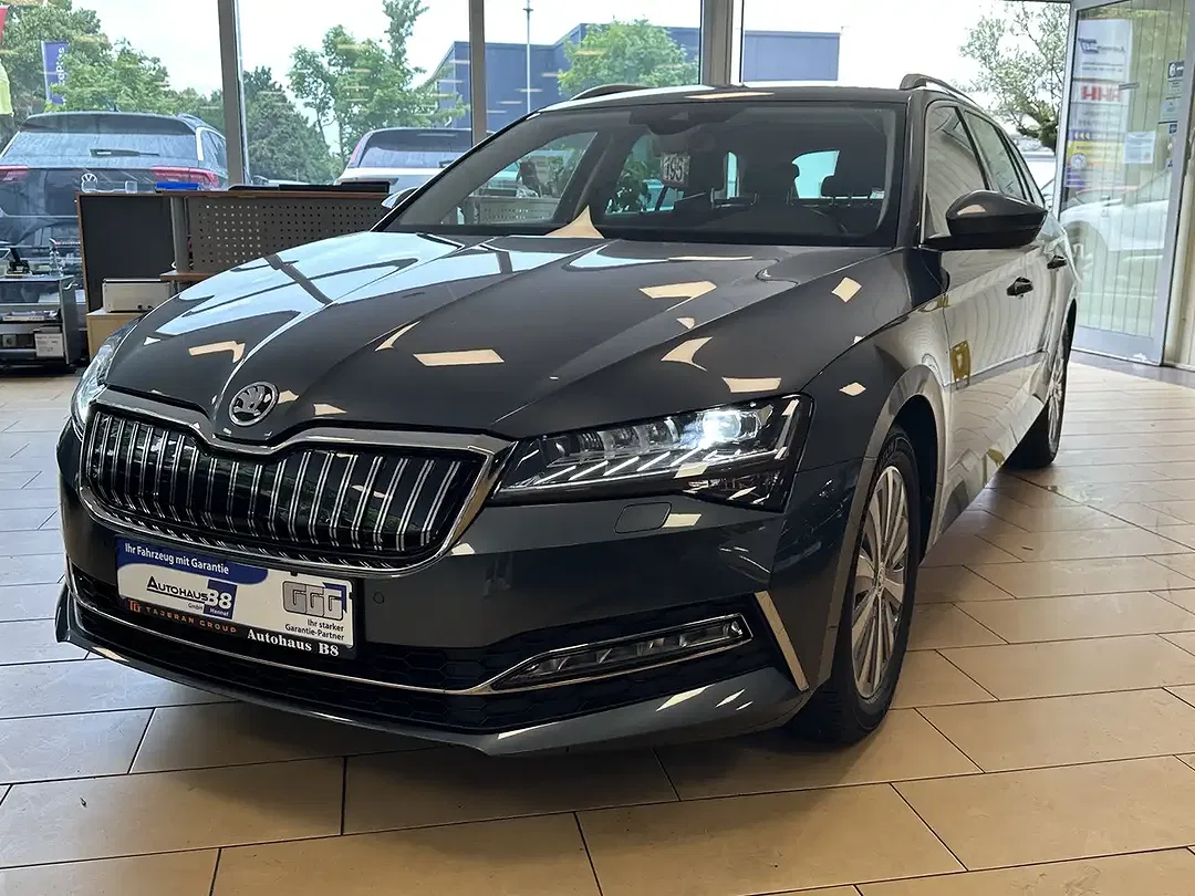 Skoda Superb - Thumbnail 1
