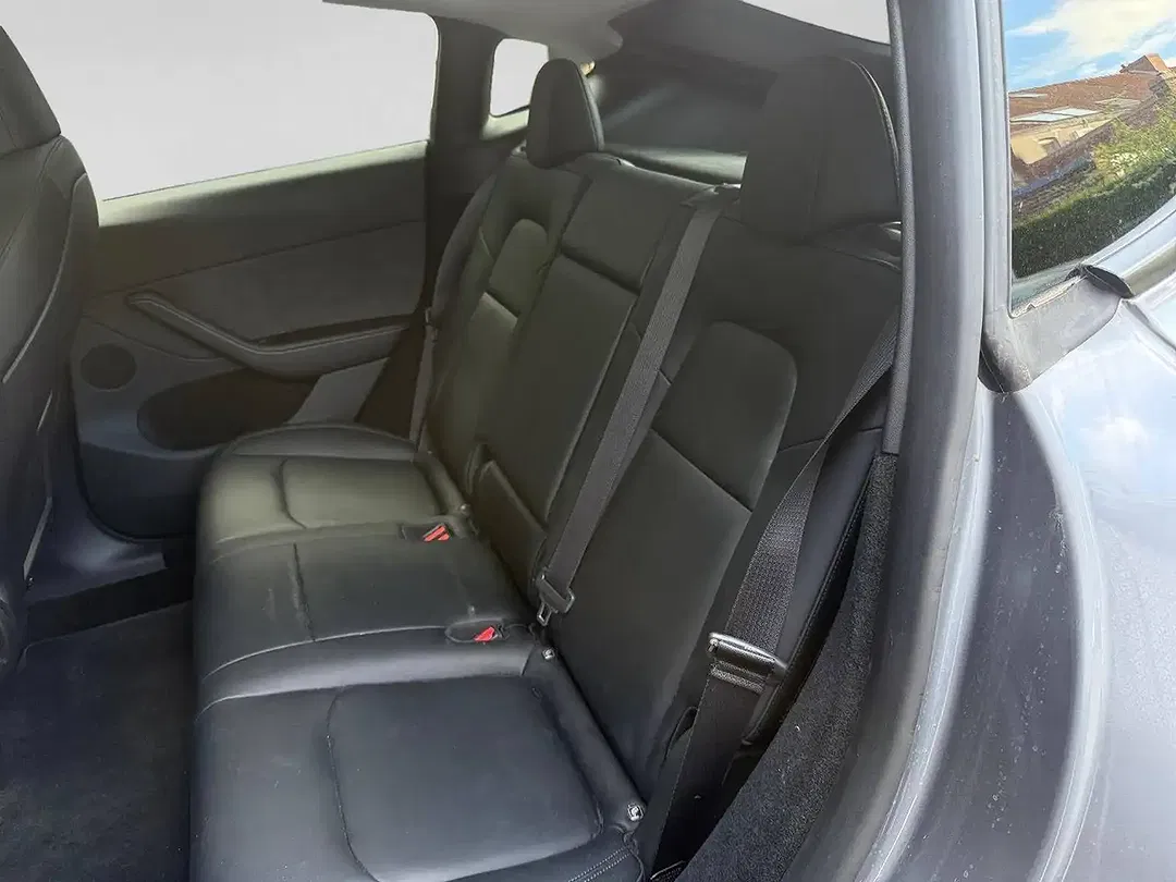 Tesla Model Y - Thumbnail 12