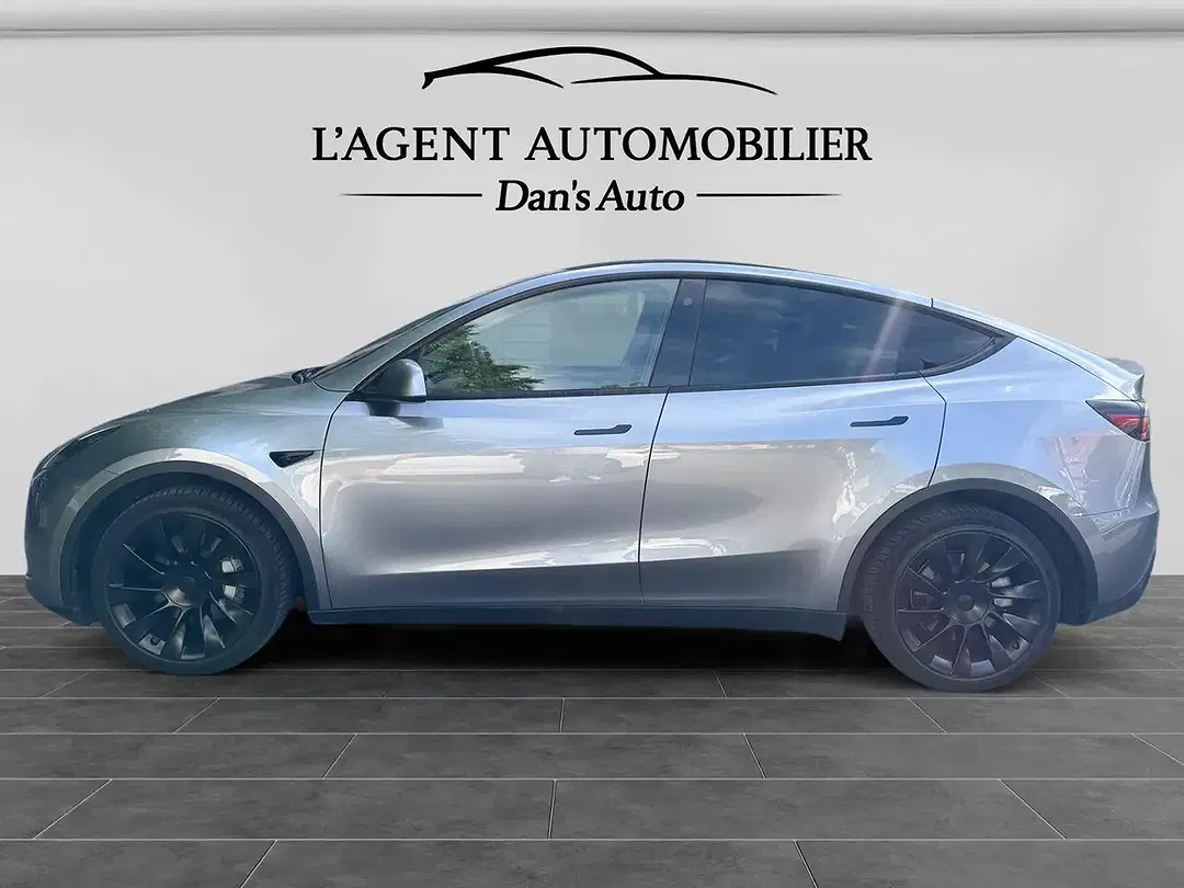 Tesla Model Y - Thumbnail 7