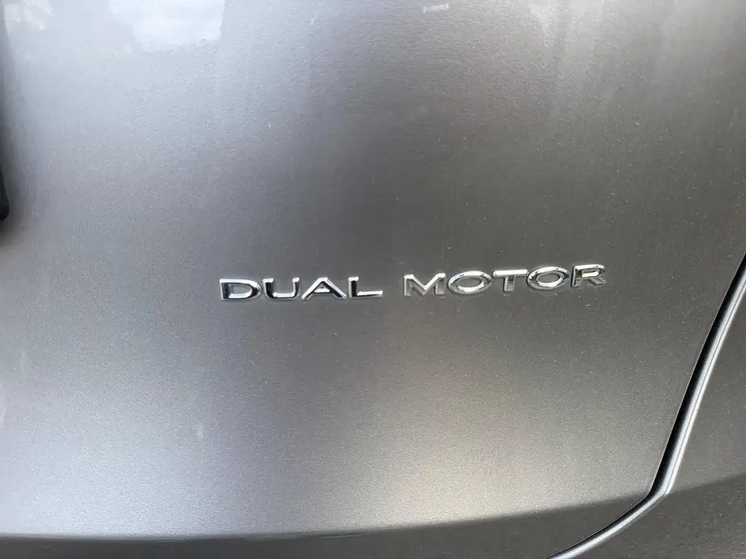 Tesla Model Y - Thumbnail 9