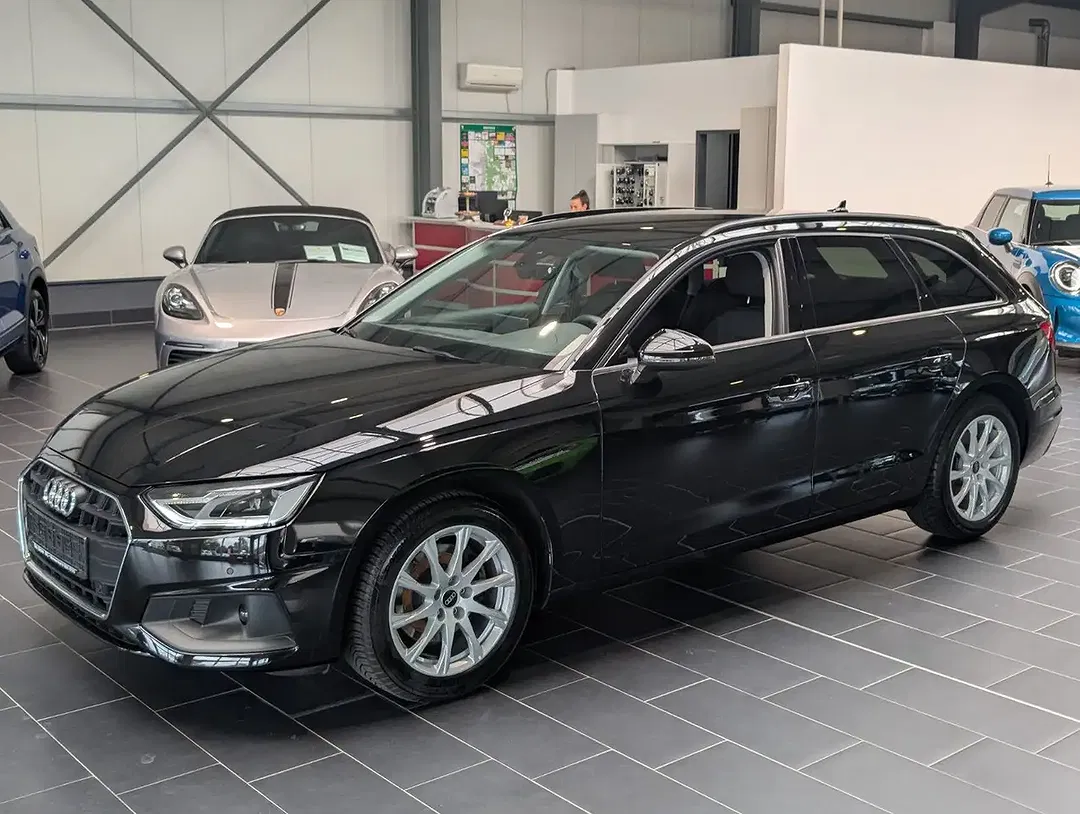 Audi A4 - Thumbnail 1