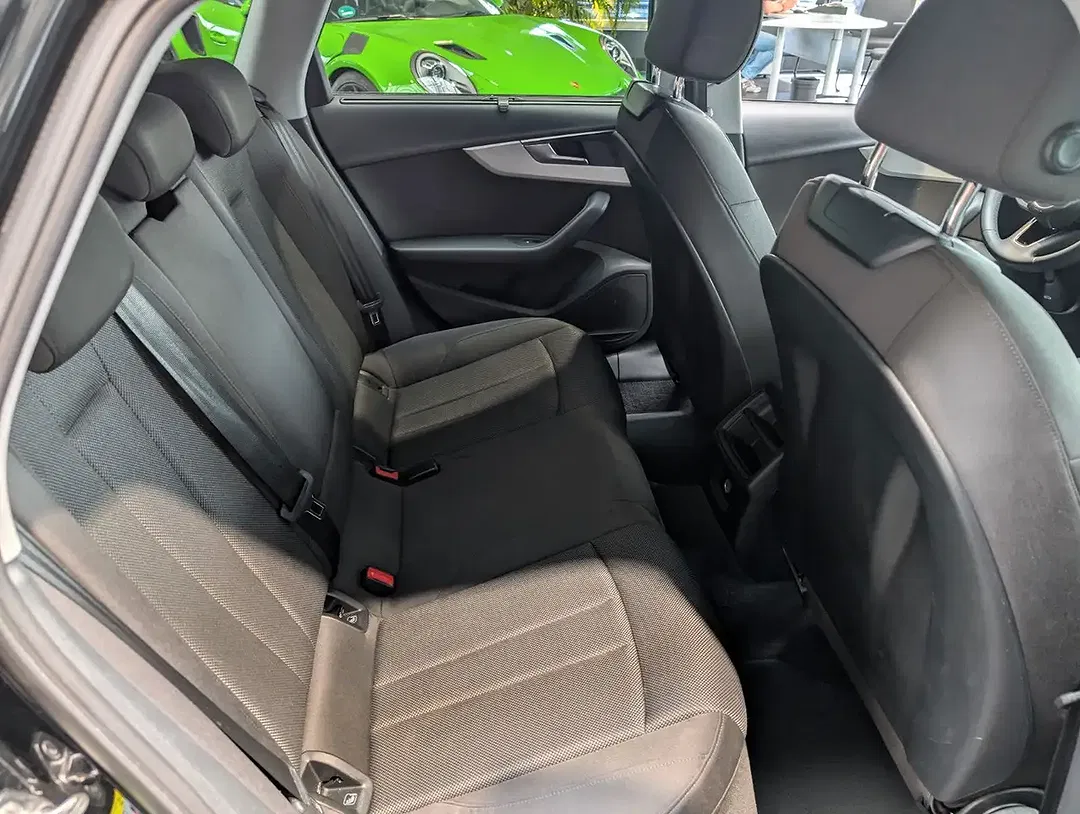 Audi A4 - Thumbnail 10