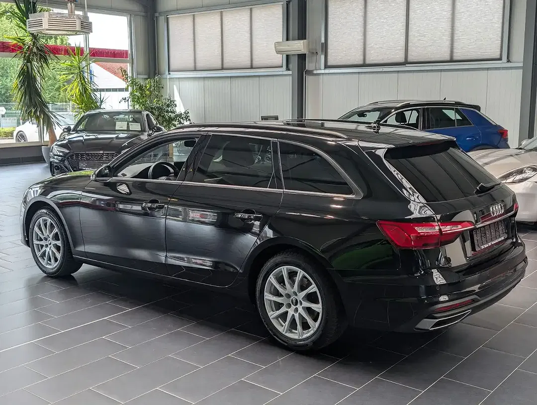 Audi A4 - Thumbnail 2