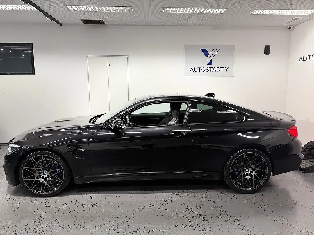 BMW M4 - Thumbnail 12