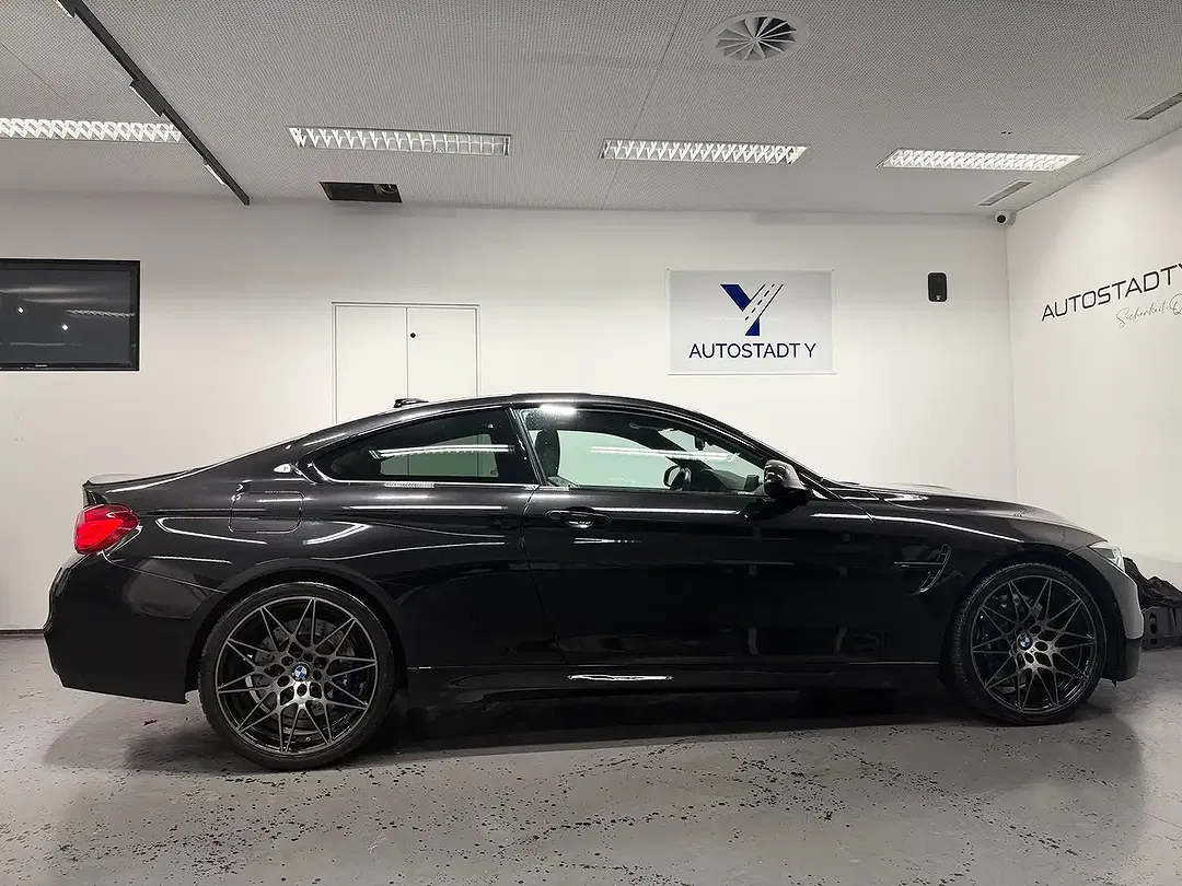 BMW M4 - Thumbnail 13