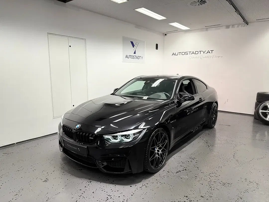 BMW M4 - Thumbnail 4