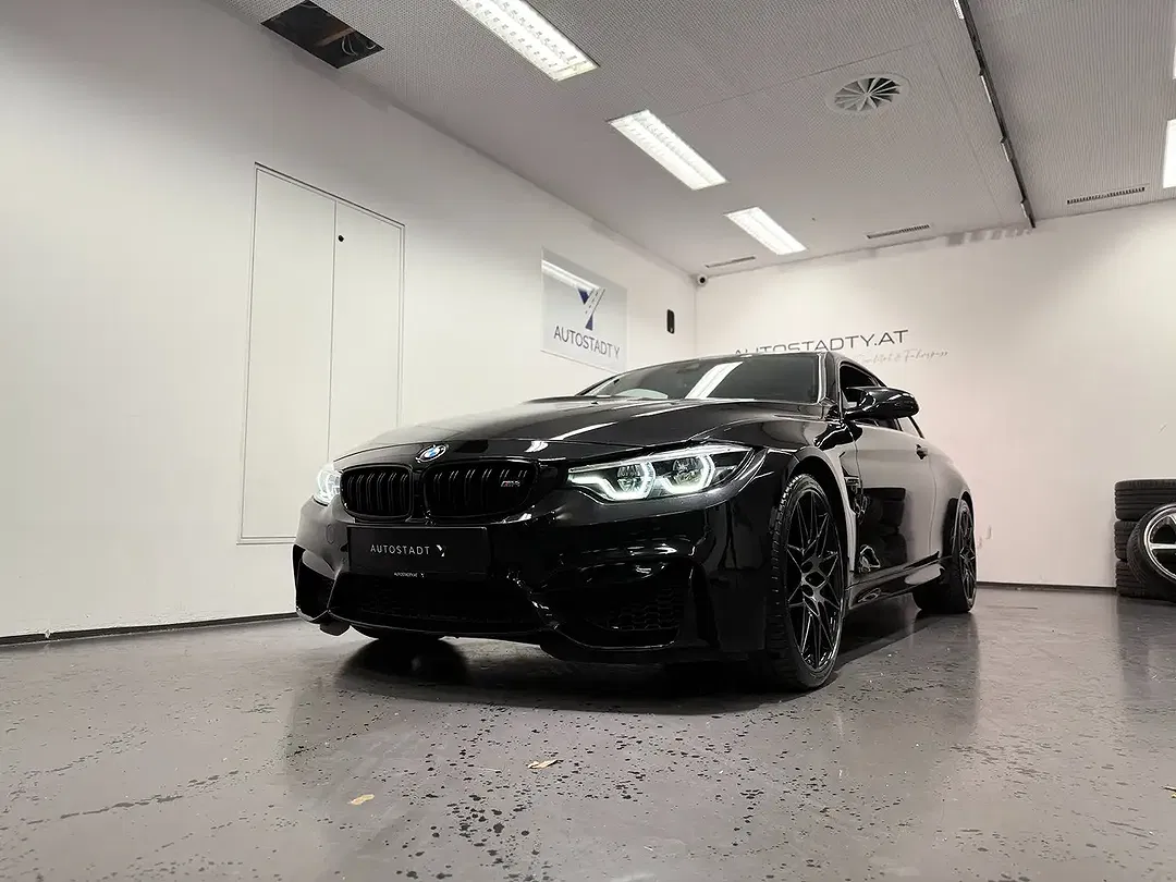 BMW M4 - Thumbnail 6