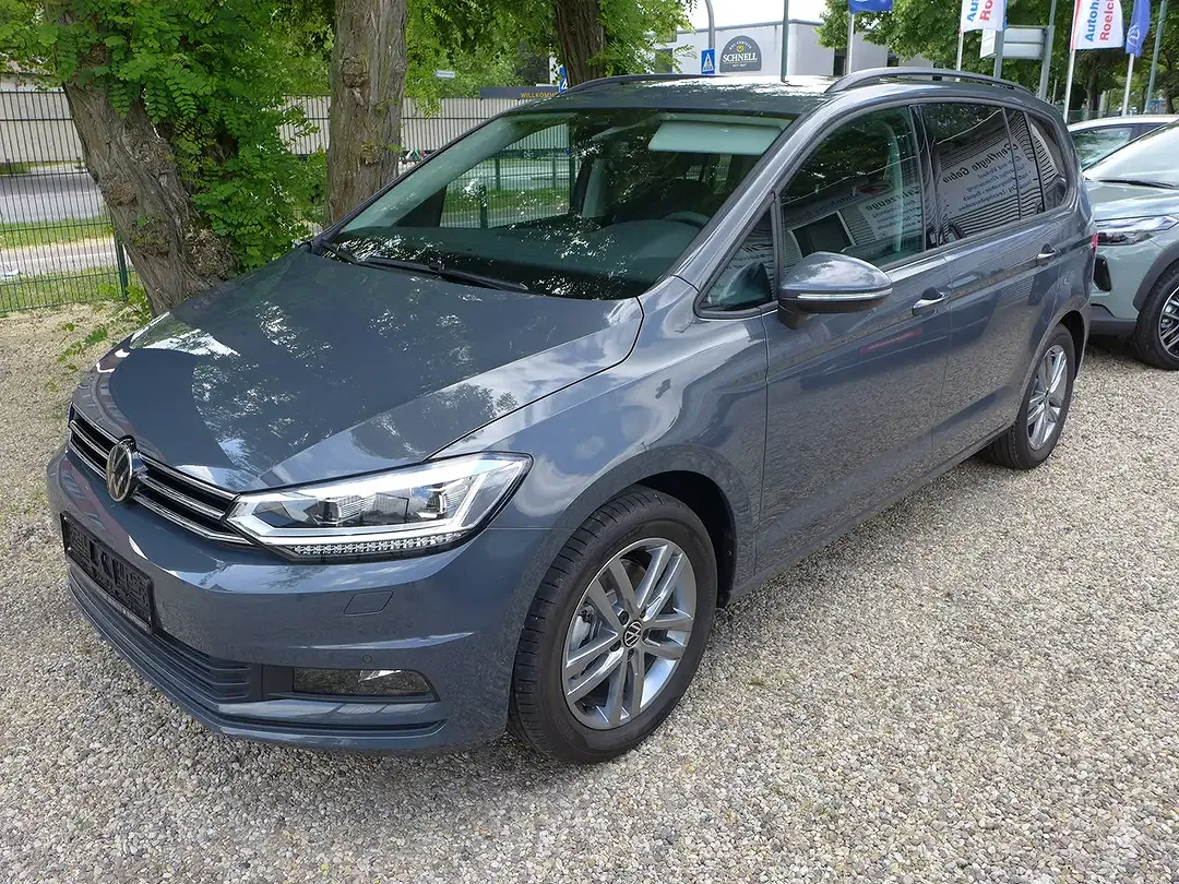 Volkswagen Touran - Thumbnail 1