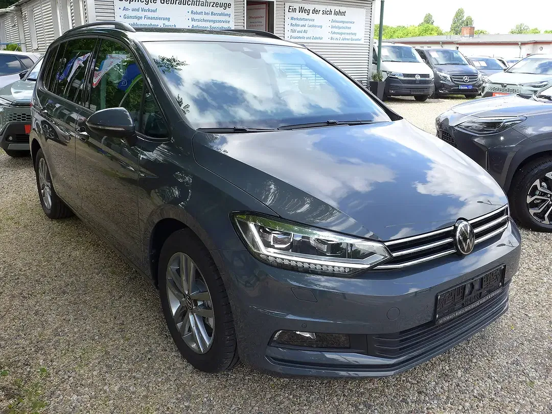 Volkswagen Touran - Thumbnail 3
