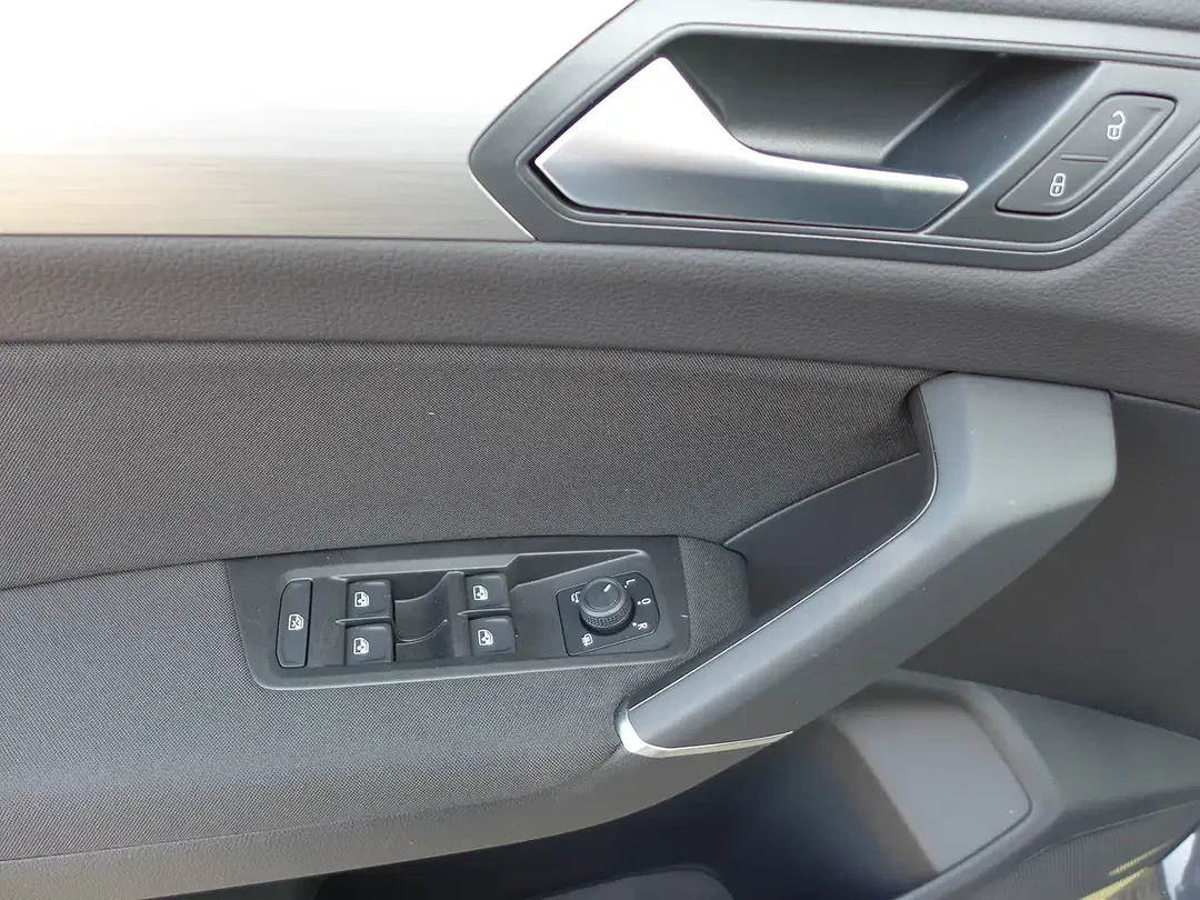 Volkswagen Touran - Thumbnail 4