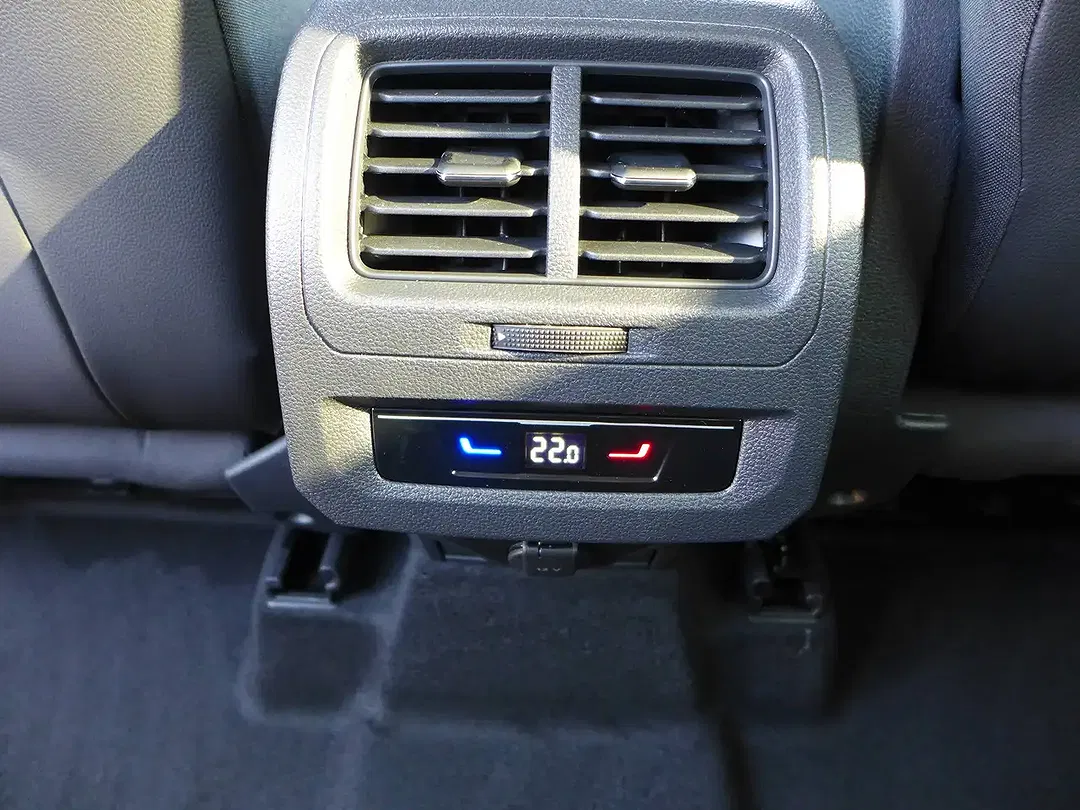 Volkswagen Touran - Thumbnail 9
