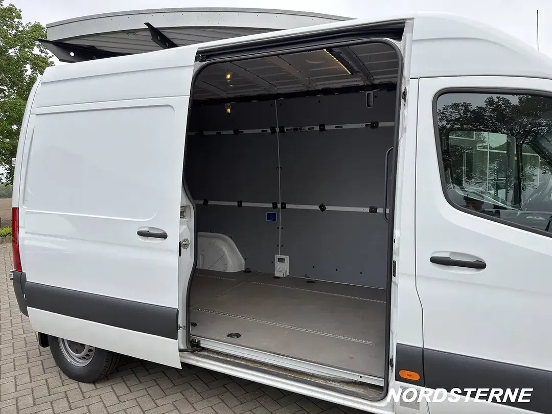 Mercedes-Benz Sprinter - Thumbnail 14