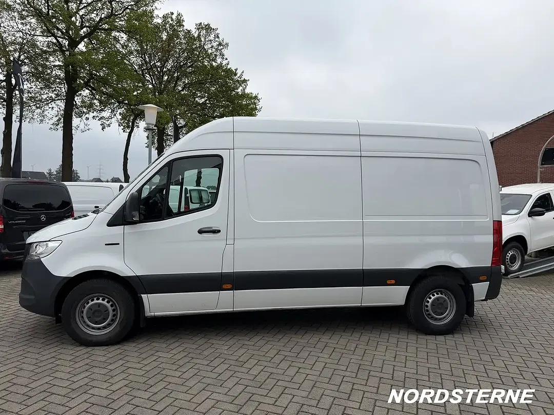 Mercedes-Benz Sprinter - Thumbnail 3