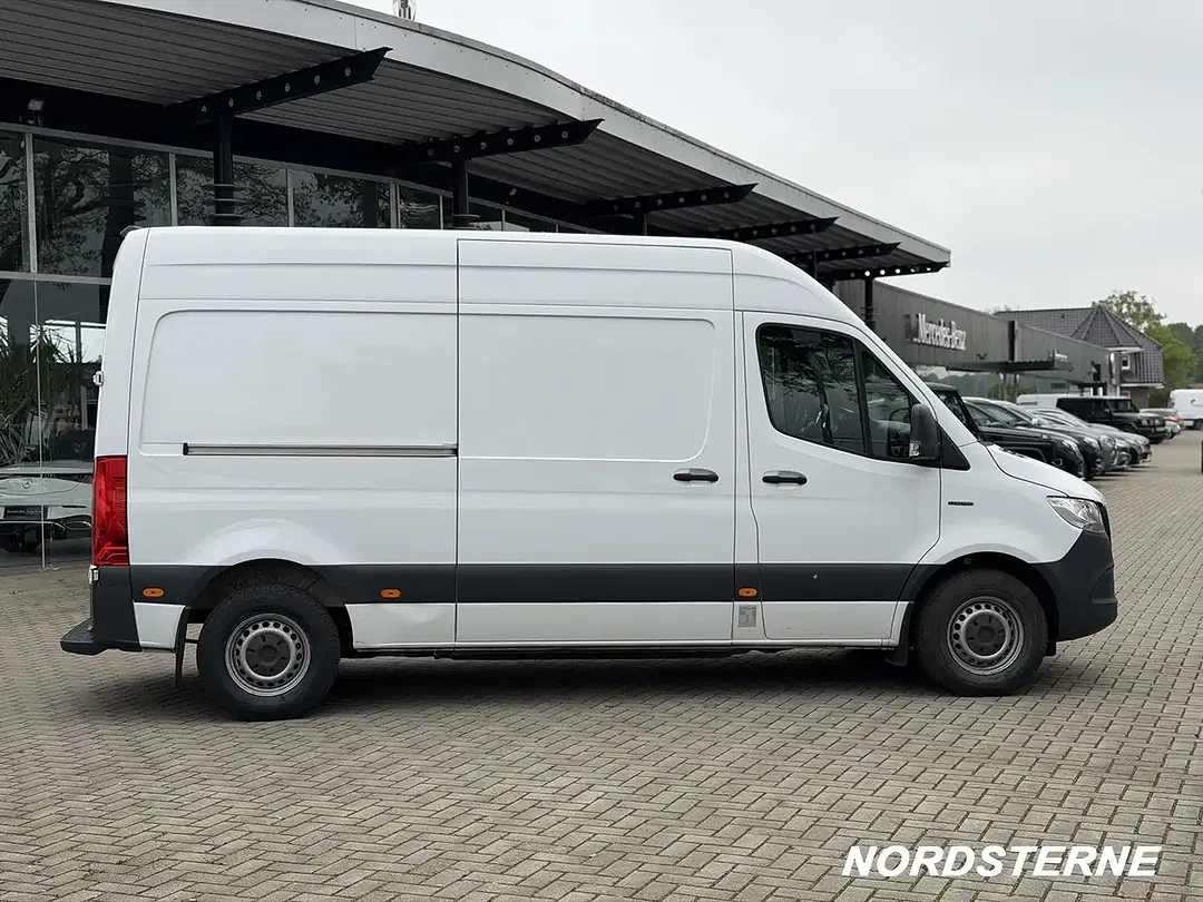 Mercedes-Benz Sprinter - Thumbnail 9