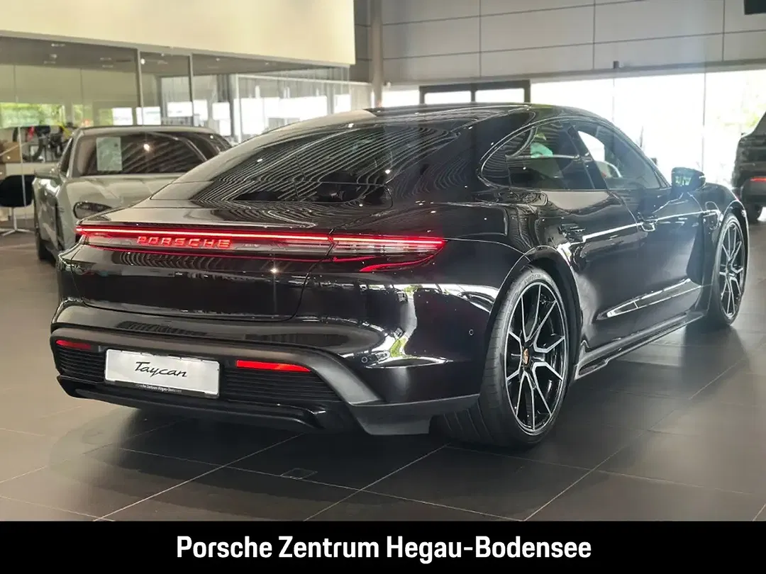 Porsche Taycan - Thumbnail 11