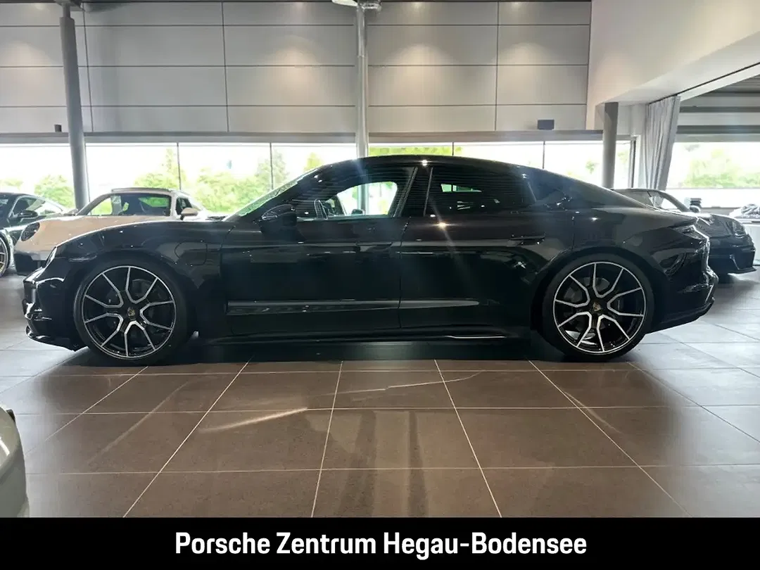 Porsche Taycan - Thumbnail 13