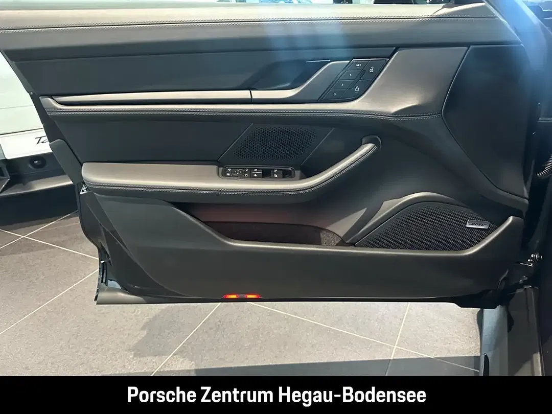 Porsche Taycan - Thumbnail 15