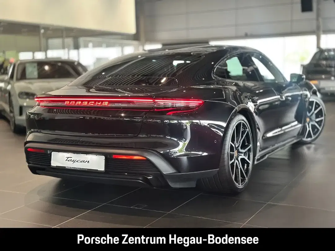 Porsche Taycan - Thumbnail 3
