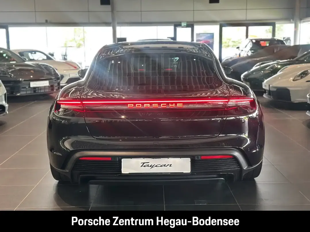 Porsche Taycan - Thumbnail 5