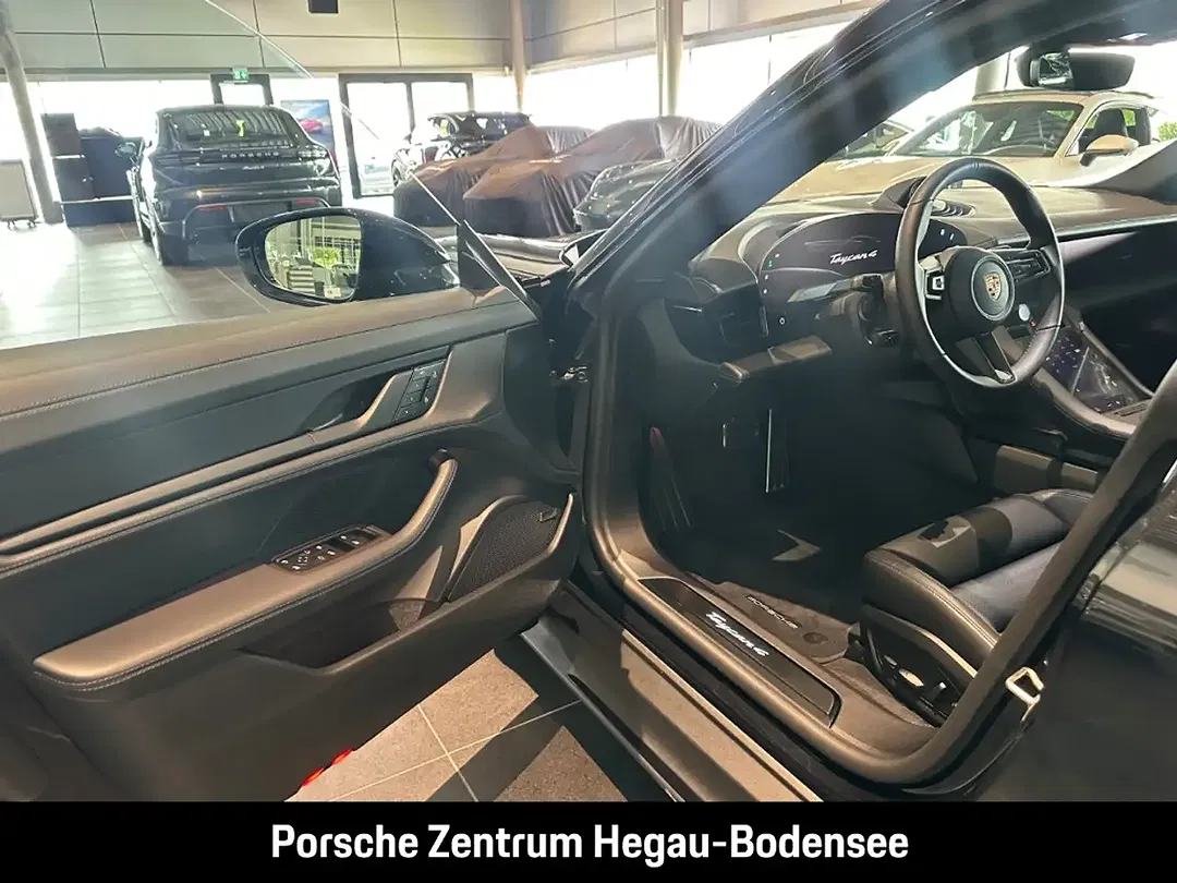 Porsche Taycan - Thumbnail 7