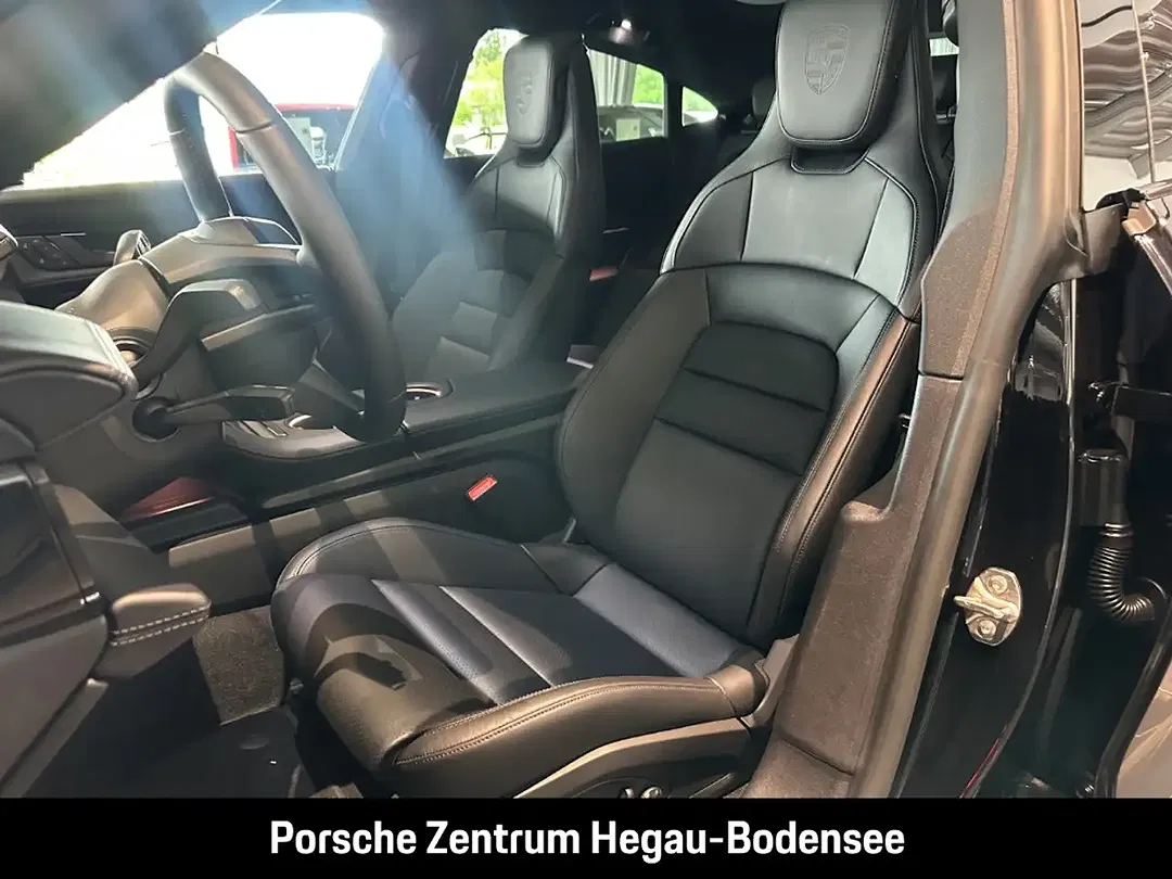 Porsche Taycan - Thumbnail 8