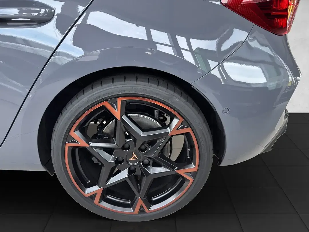CUPRA Leon - Thumbnail 3