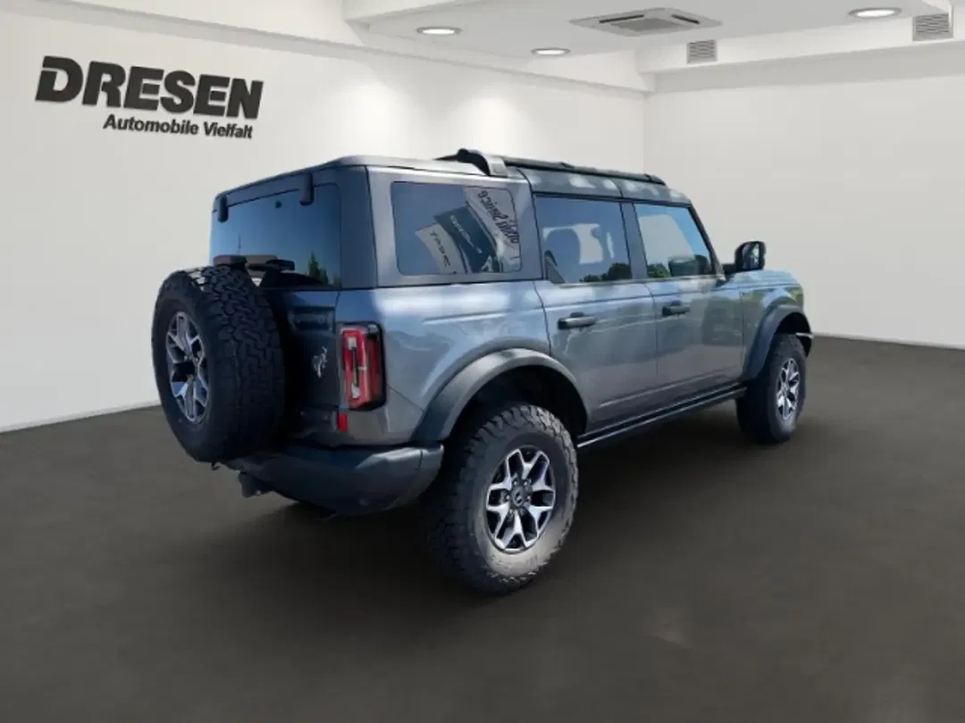Ford Bronco - Thumbnail 2