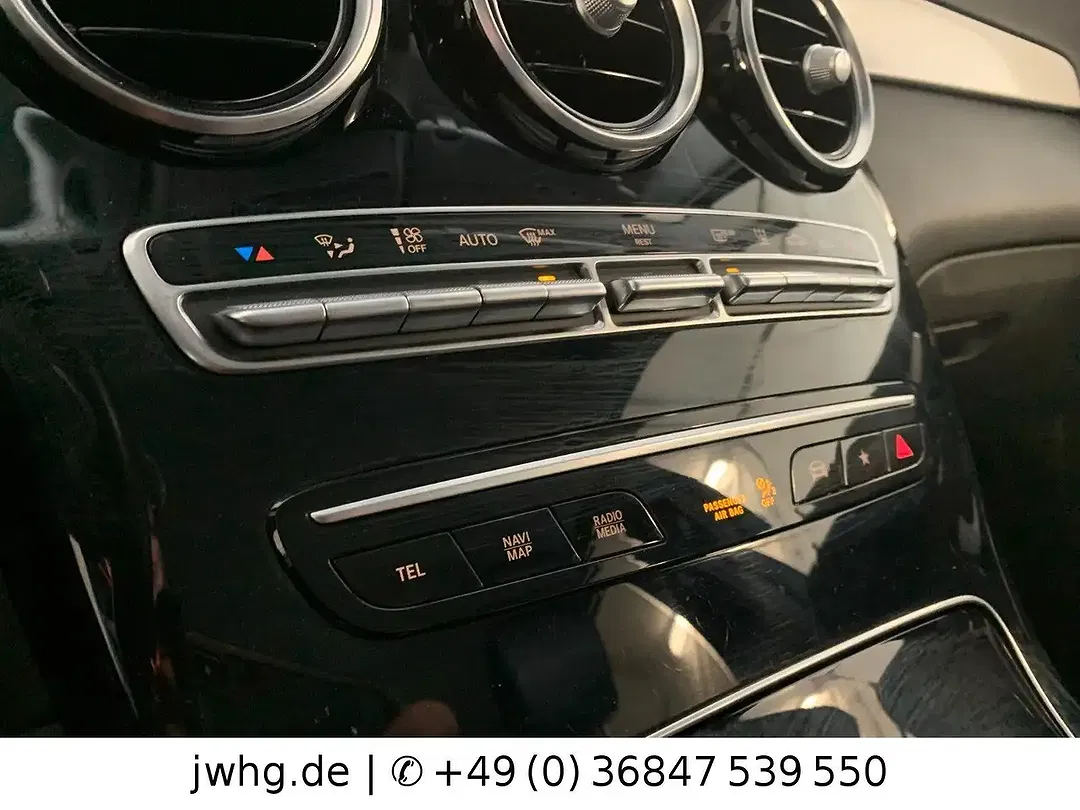 Mercedes-Benz GLC 300 - Thumbnail 15