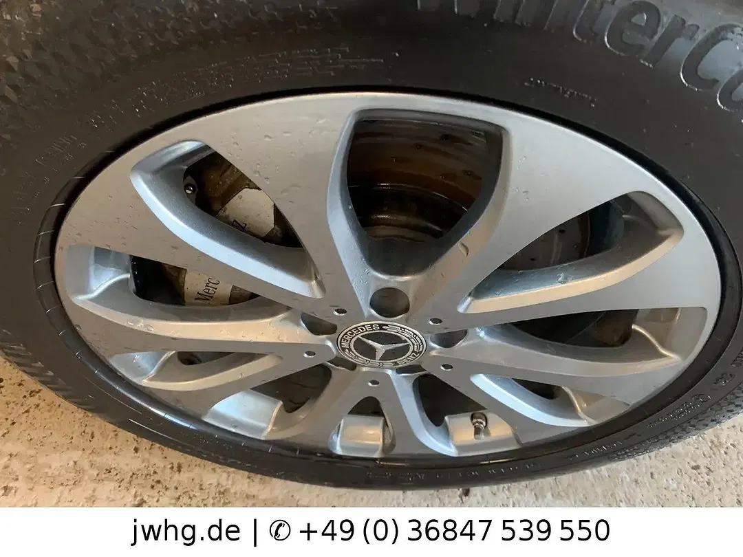 Mercedes-Benz GLC 300 - Thumbnail 3