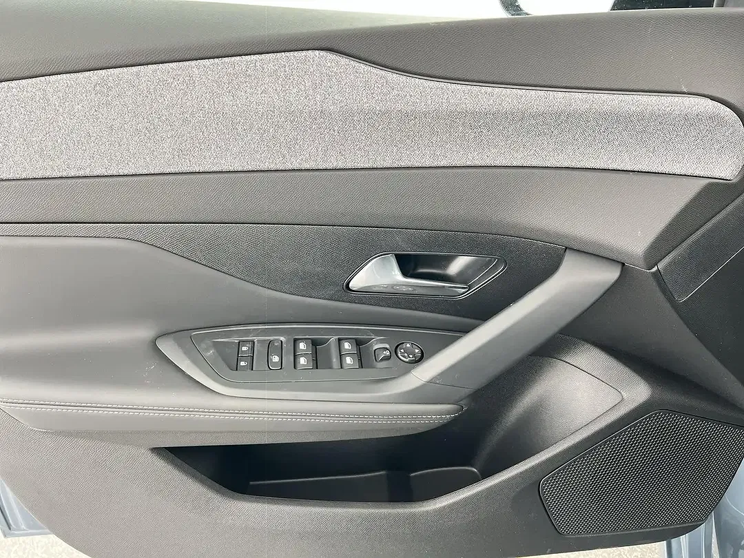 Peugeot 308 - Thumbnail 11