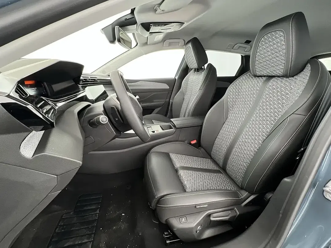 Peugeot 308 - Thumbnail 9