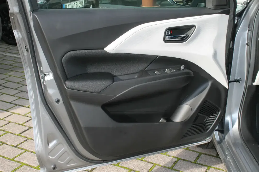 Suzuki Swift - Thumbnail 11
