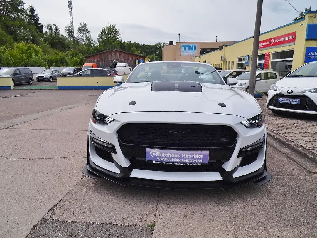 Ford Mustang - Thumbnail 2