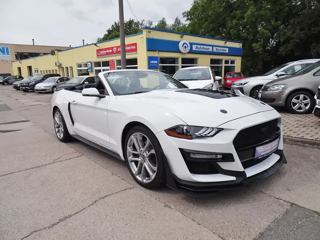 Ford Mustang - Thumbnail 3