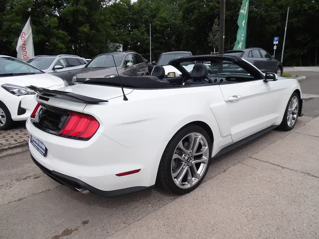 Ford Mustang - Thumbnail 5
