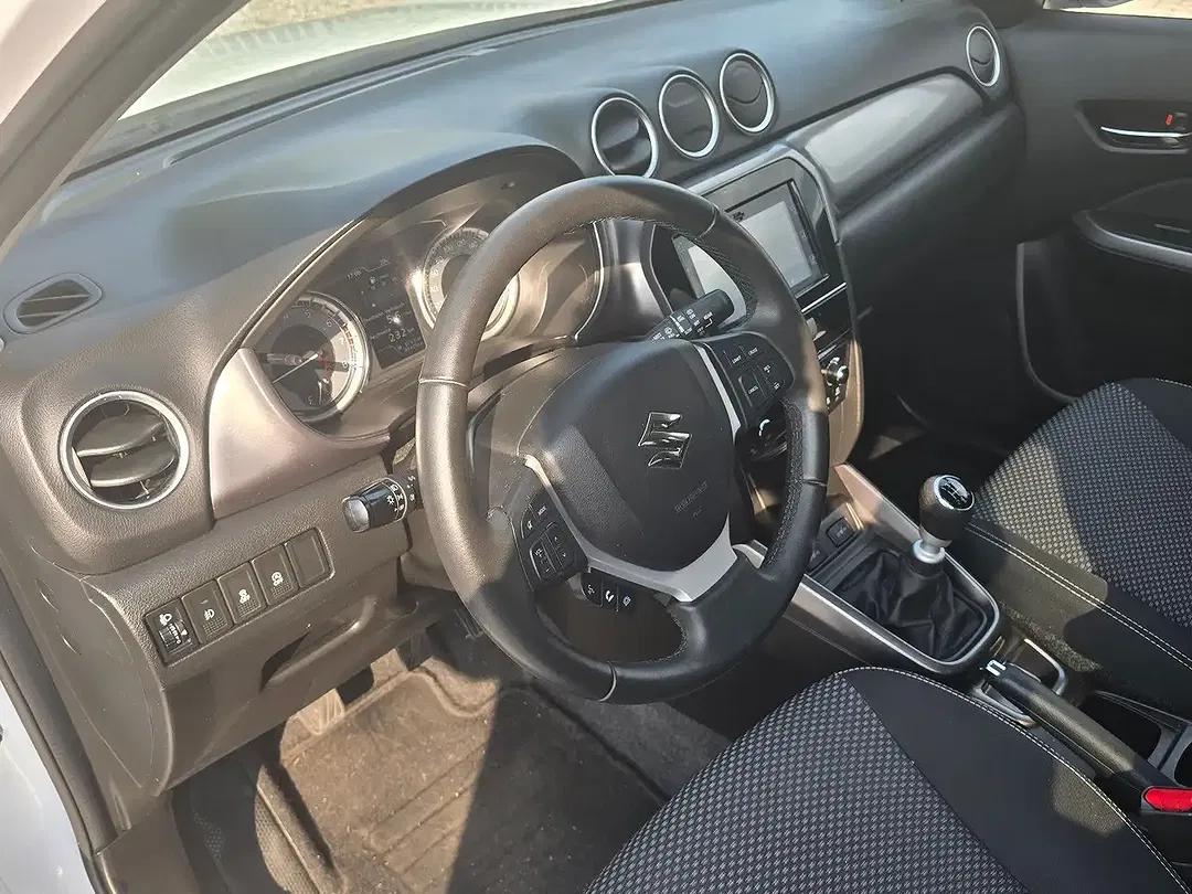 Suzuki Vitara - Thumbnail 13