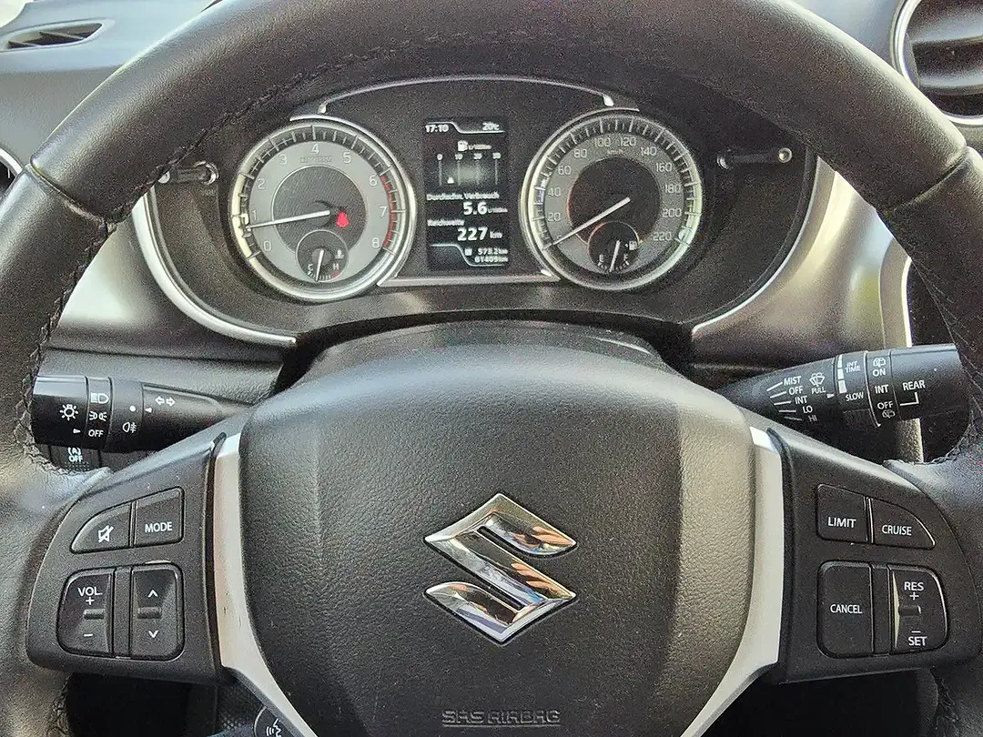 Suzuki Vitara - Thumbnail 16