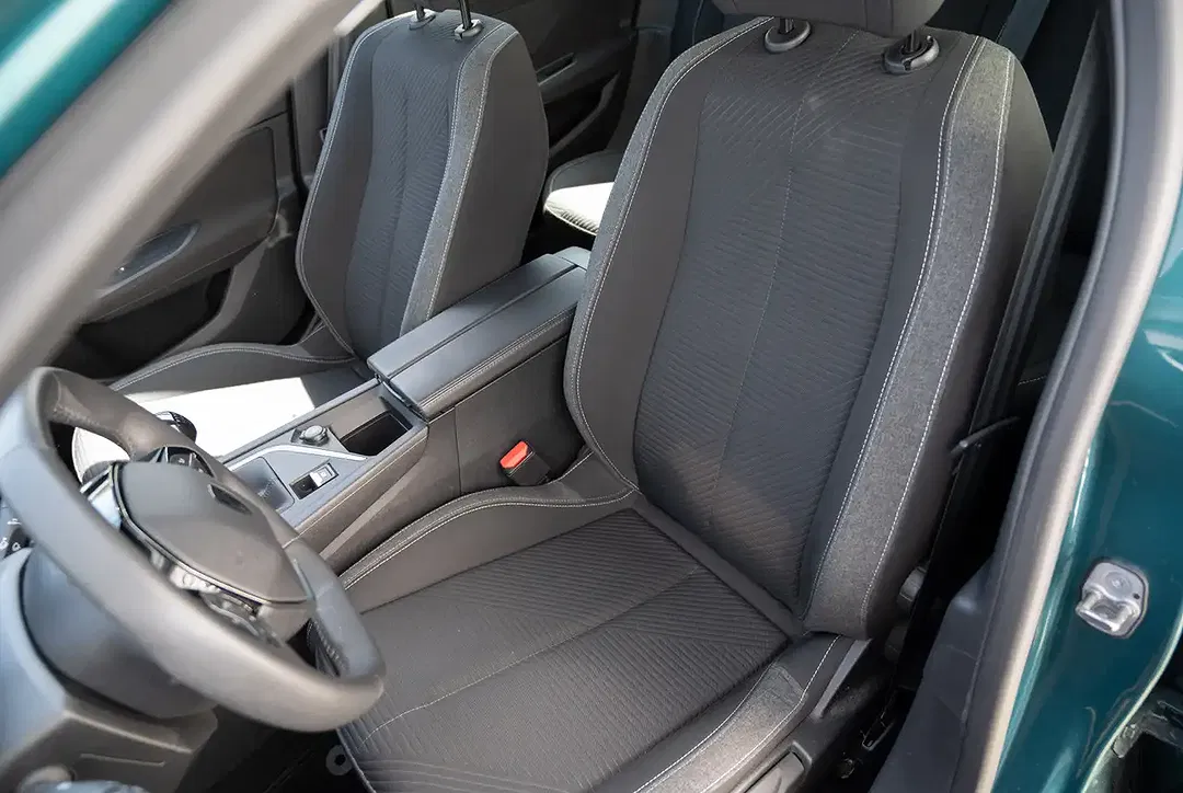 Peugeot 308 - Thumbnail 3