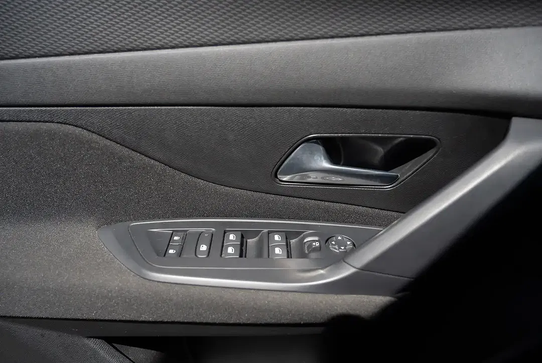 Peugeot 308 - Thumbnail 8