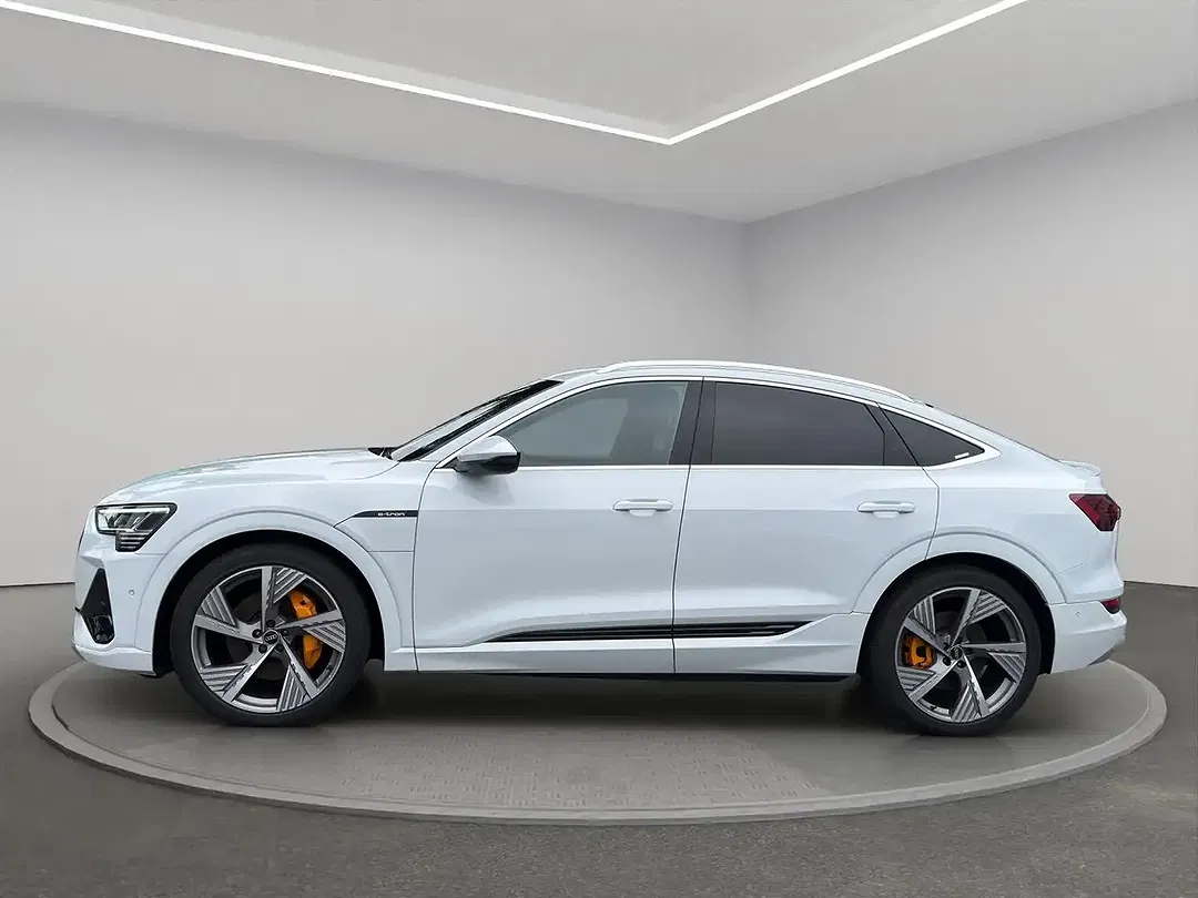 Audi e-tron - Thumbnail 4