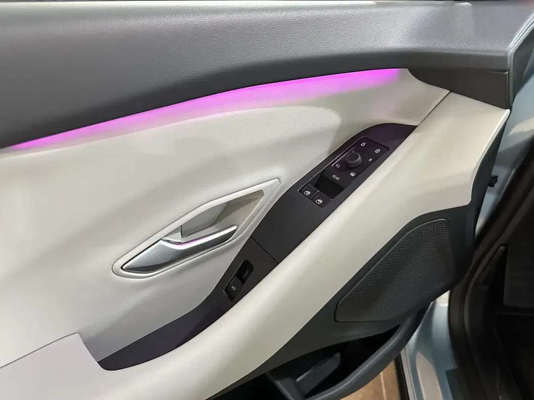 Ford Explorer - Thumbnail 11