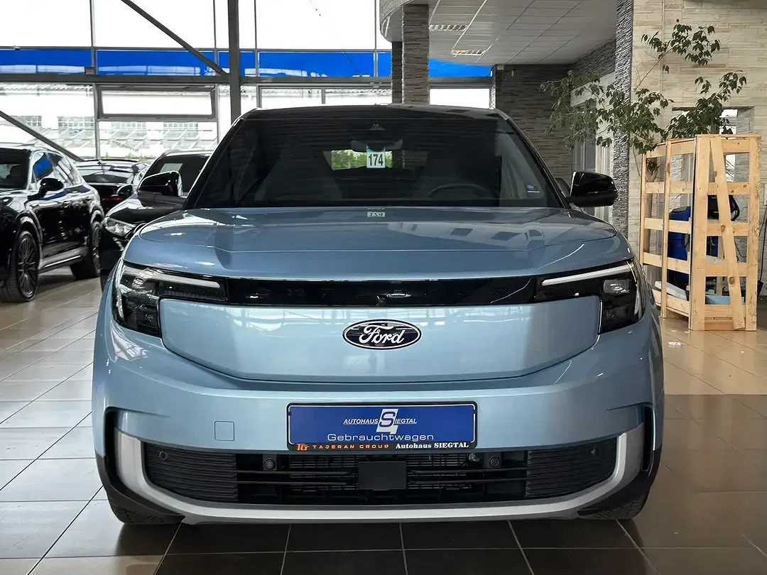Ford Explorer - Thumbnail 2