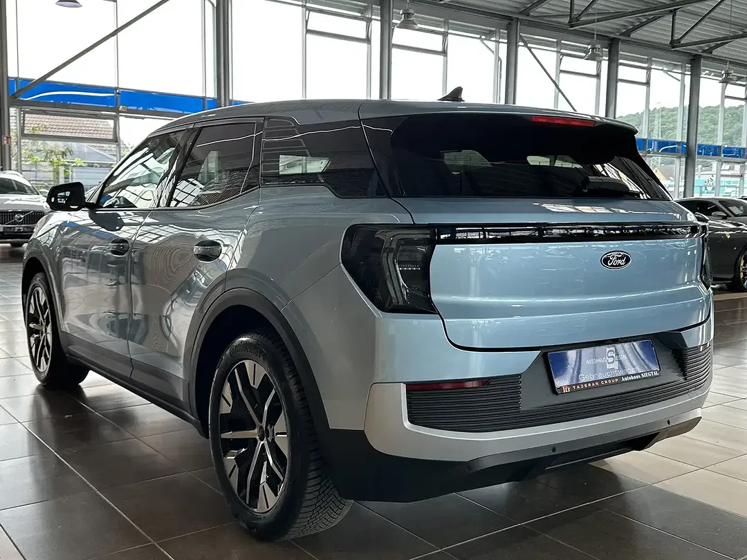 Ford Explorer - Thumbnail 4