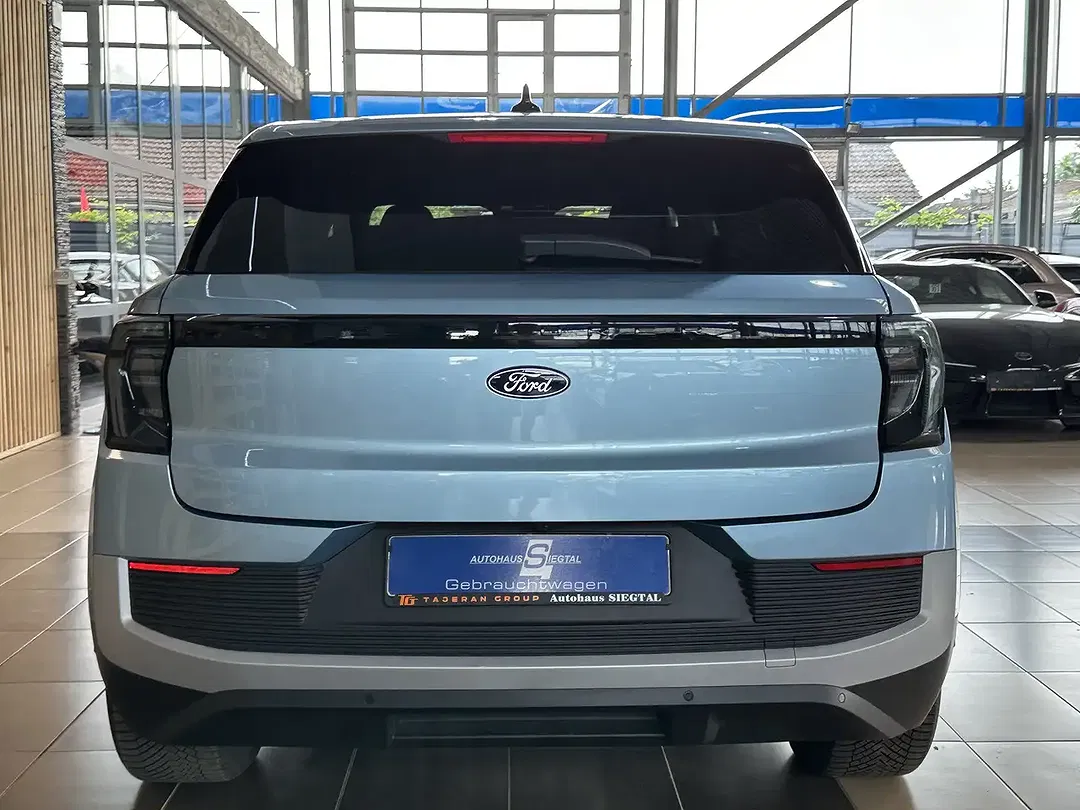 Ford Explorer - Thumbnail 5